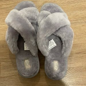 UGG Woman’s Fuzzette - NEVER WORN